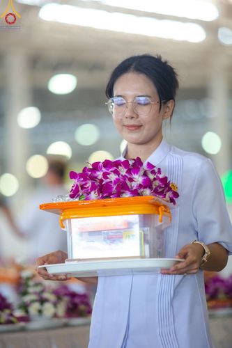 ภาพ No.167575:พิธีตักบาตรและพิธีบูชาข้าวพระ ในวันอาทิตย์ที่ 3 พฤศจิกายน พ.ศ. 2567 ณ วัดพระธรรมกาย