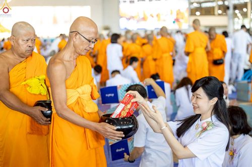 ภาพ No.264021:วันอาทิตย์ที่ 2 พฤศจิกายน พ.ศ. 2568 พิธีตักบาตรอาทิตย์ต้นเดือน ณ บ้านแก้วเรือนทองคุณยายฯ วัดพระธรรมกาย