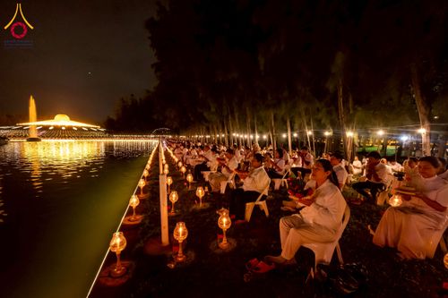 ภาพ No.266381:วันพุธที่ 5 พฤศจิกายน พ.ศ. 2568 (วันพระ ขึ้น 15 ค่ำ เดือน 12) พิธีลอยกระทงธรรม  ณ สระมหาเศรษฐีทะเลบุญ มหาวิหารพระมงคลเทพมุนี วัดพระธรรมกาย จ.ปทุมธานี