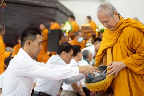 ภาพ No.243142:วันพฤหัสบดีที่ 4 กันยายน พ.ศ. 2568 เวลา 07.00-08.15 น. มหาวิทยาลัยเกษตรศาสตร์ กำแพงแสน ร่วมทำบุญตักบาตร Freshy KU85 พระสงฆ์ 85 รูป