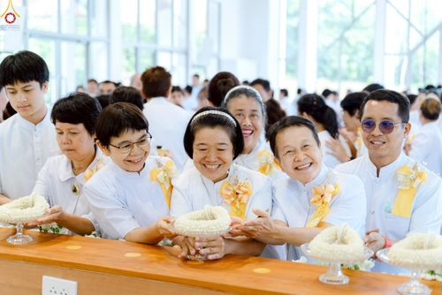 ภาพ No.239476:วันอาทิตย์ที่ 17 สิงหาคม พ.ศ. 2568 พิธีกดปุ่มอัญเชิญรูปเหมือน พระมงคลเทพมุนี (สด จันทสโร)  ณ มหาวิหารแก้วพระมงคลเทพมุนี  ศูนย์ปฏิบัติธรรมแก้วเมืองเลย