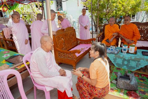 ภาพ No.220386:วันที่ 17 เมษายน พ.ศ. 2568 ผู้แทนวัดพระธรรมกาย ลงพื้นที่เยียวยา ซับน้ำตาเหยื่อแผ่นดินไหวมัณฑะเลย์