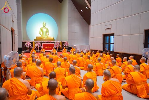 ภาพ No.62195:พิธีอุปสมบทในโครงการอุปสมบทหมู่ บูชาธรรมหลวงพ่อธัมมชโย พ.ศ.2567 ณ อุโบสถ วัดพระธรรมกาย จ.ปทุมธานี วันที่ 13-15 เมษายน พ.ศ. 2567