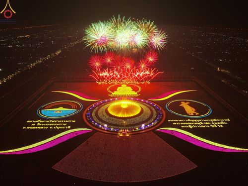 ภาพ No.122303:พิธีจุดประทีปถวายเป็นพุทธบูชา และบูชาธรรมมหาปูชนียาจารย์ พระมงคลเทพมุนี(สด จนฺทสโร) ในโครงการธรรมยาตรา กตัญญูบูชา มหาปูชนียาจารย์ พระมงคลเทพมุนี(สด จนฺทสโร) พระผู้ปราบมาร อนุสรณ์สถาน 7 แห่ง ปีที่ 12 วันที่ 31 มกราคม พ.ศ. 2567 ณ วัดพระธรรมกาย จ.ปทุมธานี (