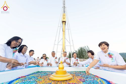 ภาพ No.275168:วันอาทิตย์ที่ 30 พฤศจิกายน พ.ศ. 2568 พิธีตอกเสาเข็ม "สร้างองค์พระเจดีย์เพื่อสร้างสันติภาพโลก" ต้นสุดท้าย ณ ศูนย์ปฏิบัติธรรมระยอง (บ้านช่องลม)