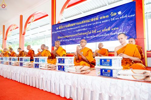 ภาพ No.234464:วันพฤหัสบดีที่ 24 กรกฎาคม พ.ศ. 2568 พิธีถวายสังฆทานแก่คณะสงฆ์ 323 วัด , พิธีมอบกองทุนหนุนแรงใจช่วยครูใต้ , พิธีทำบุญส่วนกุศลแด่ผู้วายชนม์ ในเหตุการณ์ความไม่สงบ 4 จังหวัด ชายแดนภาคใต้ (ปัตตานี , ยะลา , นราธิวาส , สงขลา) ปีที่ 21 ครั้งที่ 179 ณ วัดเวฬุวัน 