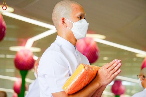 ภาพ No.141416:พิธีบรรพชาอุปสมบท โครงการอุปสมบทหมู่รุ่นผู้บริหาร รุ่นที่ 14 โครงการอุปสมบทหมู่ธรรมทายาท ระดับอุดมศึกษา รุ่นที่ 51 ภาคฤดูฝน ณ โบสถ์พระไตรปิฎก วัดพระธรรมกาย ในวันเสาร์ที่ 15 มิถุนายน พ.ศ. 2567