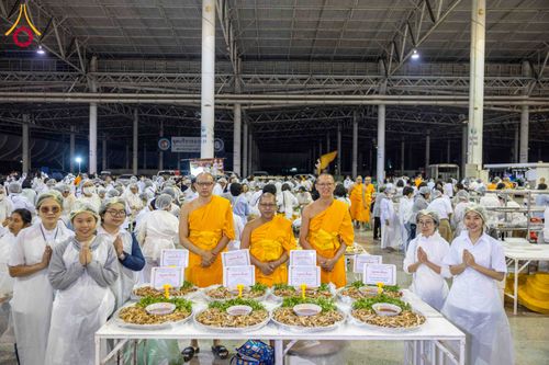 ภาพ No.302978:วันที่ 26 มกราคม พ.ศ. 2569 พิธีถวายภัตตาหารเป็นสังฆทาน แด่พระธรรมยาตรา ณ วัดพระธรรมกาย  จังหวัดปทุมธานี ในโครงการธรรมยาตรา กตัญญูบูชา มหาปูชนียาจารย์ พระมงคลเทพมุนี(สด จนฺทสโร) พระผู้ปราบมาร อนุสรณ์สถาน 7 แห่ง ปีที่ 14