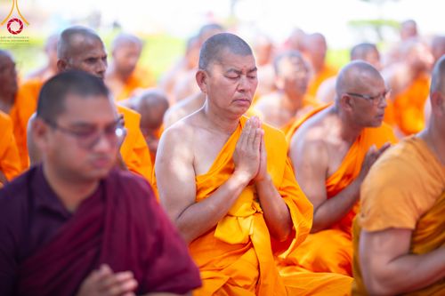 ภาพ No.314189:วันจันทร์ที่ 16 มีนาคม พ.ศ. 2569 พิธีถวายบาตรอัฐบริขาร และพิธีขอนิสัยแก่สามเณรธรรมทายาท 500 รูป ณ วิหารมายาเทวี ประเทศเนปาล