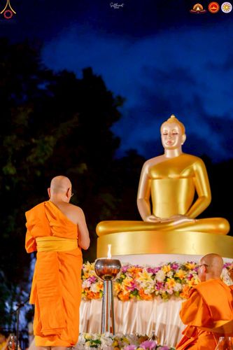 ภาพ No.224495:วันจันทร์ที่ 12 พฤษภาคม พ.ศ. 2568  ชาวพุทธในอินโดนีเซีย ร่วมฉลองวิสาขบูชาจุดประทีปกว่า 200,000 ดวง ณ พระมหาเจดีย์บรมพุทโธ  เจริญพุทธมนต์ถวาย “พระวชิรเกล้าเจ้าอยู่หัว”