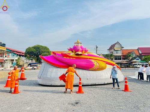 ภาพ No.128654:V.33 รวมพลังเพื่อบางกล่ำ การเตรียมงานของเจ้าหน้าที่หน่วยงานต่างๆ เพื่องานธรรมยาตราอัญเชิญพระบรมสารีริกธาตุ ประดิษฐาน ณ มหารัตนเจดีย์สิริปทุมสวรรค์ (เจดีย์อริยพุทธะ 5 พระองค์) ศูนย์ปฏิบัติธรรมภาคใต้ อ.บางกล่ำ จ.สงขลา ระหว่างวันที่ 9-10 มีนาคม พ.ศ. 2567