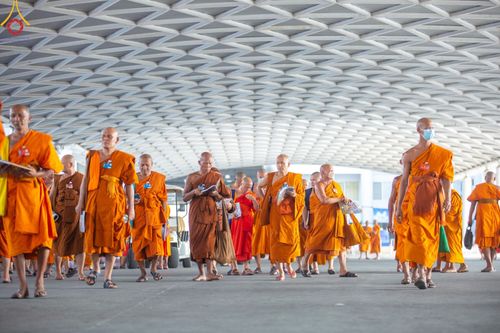 ภาพ No.60334:การต้อนรับพระสังฆาธิการ 10,000 กว่าวัดทั่วประเทศ พิธีมอบปัจจัยช่วยเหลือครู 4 จังหวัดชายแดนภาคใต้ พิธีปฏิบัติธรรม ในวันคุ้มครองโลก วันจันทร์ที่ 22 เมษายน พ.ศ.2567 ณ วัดพระธรรมกาย จ.ปทุมธานี