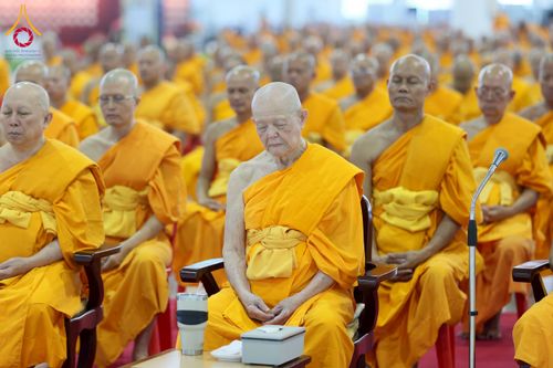 ภาพ No.258145:วันอาทิตย์ที่ 5 ตุลาคม พ.ศ. 2568 พิธีบูชาข้าวพระ ณ สภาธรรมกายสากล วัดพระธรรมกาย