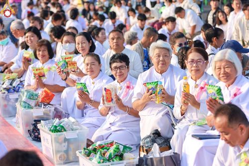 ภาพ No.180436:พิธีตักบาตรพระ ๑,๐๐๐ รูป ฉลองเมืองลำปาง ๑,๓๔๔ ปี วันเสาร์ที่ ๗ ธันวาคม พ.ศ. ๒๕๖๗ ณ ลานพระบรมราชานุสาวรีย์ พระนเรศวรมหาราช อ.เกาะคา จ.ลำปาง