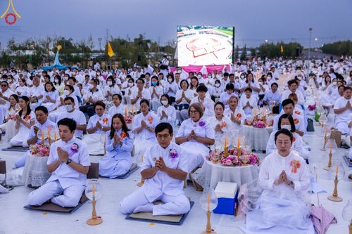 ภาพ No.118201:พิธีจุดประทีปถวายเป็นพุทธบูชา และบูชาธรรมมหาปูชนียาจารย์ พระมงคลเทพมุนี(สด จนฺทสโร) วันที่ 24 มกราคม พ.ศ. 2567 ณ อนุสรณ์สถานบางปลา อ.บางเลน จ.นครปฐม
