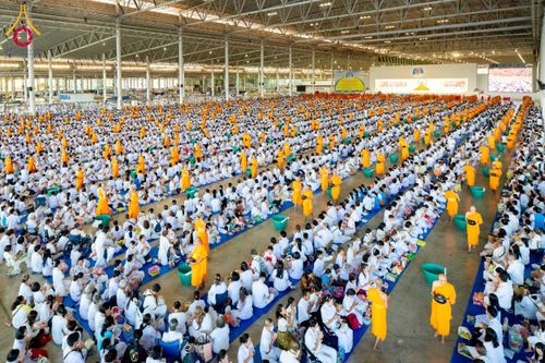 ภาพ No.209349:วันอาทิตย์ที่ 2 มีนาคม พ.ศ. 2568 พิธีตักบาตร ข้าวสารอาหารแห้ง ณ บ้านแก้วเรือนทองคุณยายฯ สภาธรรมกายสากล วัดพระธรรมกาย