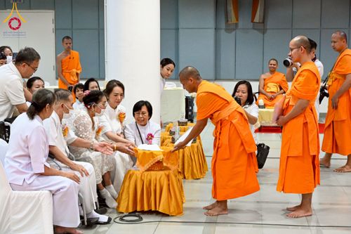 ภาพ No.229078:วันอาทิตย์ที่ 15 มิถุนายน พ.ศ. 2568 พิธีทอดผ้าป่าทุนพัฒนาพระมหาเปรียญ และทุนเผยแผ่พระพุทธศาสนาไปทั่วโลก ณ ห้องสัมมนา SPD สภาธรรมกายสากล วัดพระธรรมกาย