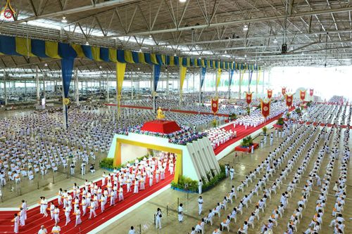 ภาพ No.240711:วันพุธที่ 27 สิงหาคม พ.ศ. 2568 พิธีทอดผ้าป่าเพื่อสร้างอาคาร  82 ปี หลวงพ่อธัมมชโย สมทบกฐินวัดพระธรรมกาย และกฐิน 30,000 วัดทั่วประเทศ ครั้งที่ 1