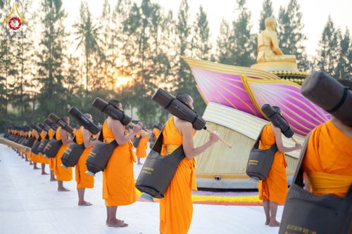 ภาพ No.191704:พระธรรมยาตราปฏิบัติธรรม และถ่ายภาพหมู่ประวัติศาสตร์ ณ อนุสรณ์สถานคลองบางนางแท่น อ.สามพราน จ.นครปฐม ในโครงการธรรมยาตรา กตัญญูบูชา มหาปูชนียาจารย์ พระมงคลเทพมุนี(สด จนฺทสโร) พระผู้ปราบมาร อนุสรณ์สถาน 7 แห่ง ปีที่ 13 วันที่ 8 มกราคม พ.ศ. 2568
