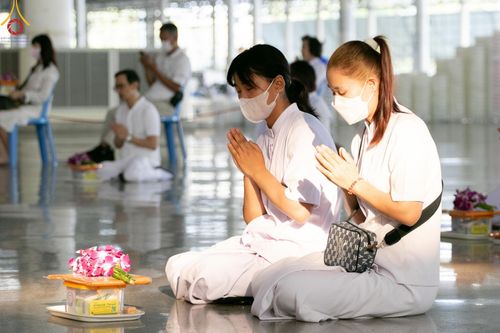 ภาพ No.123036:พิธีตักบาตร และพิธีบูชาข้าวพระ ในวันอาทิตย์ต้นเดือนที่ 4 กุมภาพันธ์ พ.ศ. 2567 ณ วัดพระธรรมกาย จ.ปทุมธานี