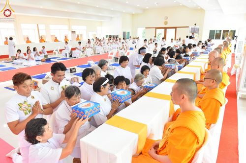 ภาพ No.149599:พิธีทอดผ้าป่ามหามงคล เพื่องานพระพุทธศาสนา , พิธีเจริญพระพุทธมนต์ และพิธีถวายสังฆทานแด่คณะสงฆ์ เนื่องในวันธรรมชัย 56 พรรษา น้อมบูชาธรรมหลวงพ่อธัมมชโย ณ ธรรมอุทยานบ้านแป้ง จ.สิงห์บุรี วันเสาร์ที่ 24 สิงหาคม พ.ศ. 2567