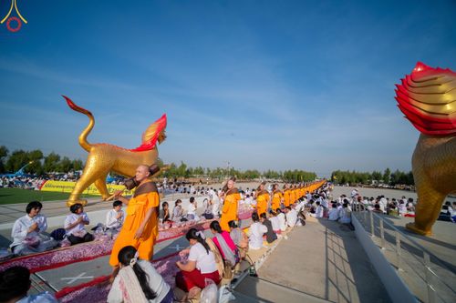 ภาพ No.198153:พิธีต้อนรับพระธรรมยาตรา ณ อนุสรณ์สถานลำดับที่ 5 สถานที่เผยแผ่วิชชาธรรมกายครั้งแรก อนุสรณ์สถานบางปลา วัดบางปลา อำเภอบางเลน จังหวัดนครปฐม ในโครงการธรรมยาตรา กตัญญูบูชา มหาปูชนียาจารย์ พระมงคลเทพมุนี(สด จนฺทสโร) พระผู้ปราบมาร ปีที่ 13 วัน 19 มกราคม พ.ศ.2568