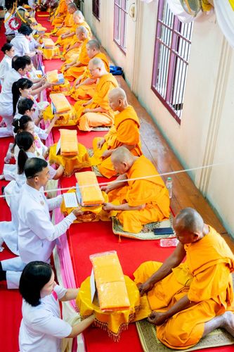 ภาพ No.197300:พิธีทอดผ้าป่าทำนุบำรุงศาสนสถาน ณ วัดอัมพวัน ตำบลบางม่วง อำเภอบางใหญ่ จังหวัดนนทบุรี ในโครงการธรรมยาตรา กตัญญูบูชา มหาปูชนียาจารย์ พระมงคลเทพมุนี(สด จนฺทสโร) พระผู้ปราบมาร อนุสรณ์สถาน 7 แห่ง ปีที่ 13 วันที่ 17 มกราคม พ.ศ. 2568