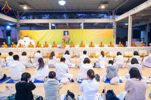 ภาพ No.194920:พิธีถวายภัตตาหารเป็นสังฆทาน แด่พระธรรมยาตรา ณ อนุสรณ์สถานมหาวิหารพระมงคลเทพมุนี (โลตัสแลนด์) อ.สองพี่น้อง จ.สุพรรณบุรี ในโครงการธรรมยาตรา กตัญญูบูชา มหาปูชนียาจารย์ พระมงคลเทพมุนี(สด จนฺทสโร) พระผู้ปราบมาร แห่ง ปีที่ 13 วันที่ 14 มกราคม พ.ศ.2568