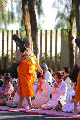 ภาพ No.188777:พิธีต้อนรับพระธรรมยาตรา ในโครงการธรรมยาตรา กตัญญูบูชา มหาปูชนียาจารย์ พระมงคลเทพมุนี(สด จนฺทสโร) พระผู้ปราบมาร อนุสรณ์สถาน 7 แห่ง ปีที่ 13 วันที่ 3 มกราคม พ.ศ. 2568 ณ อนุสรณ์สถานมหาวิหารพระมงคลเทพมุนี (โลตัสแลนด์) อ.สองพี่น้อง จ.สุพรรณบุรี