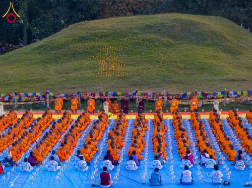 ภาพ No.132361:พิธีจุดโคมประทีปถวายเป็นพุทธบูชา ในโครงการบรรพชา 1,250 รูป ณ แดนประสูติ สวนลุมพินี ประเทศเนปาล วันที่ 17 มีนาคม พ.ศ. 2567