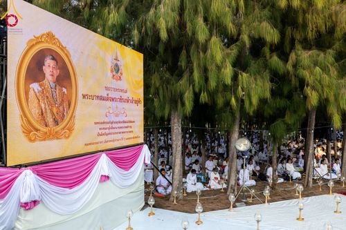 ภาพ No.107134:พิธีจุดประทีปถวายเป็นพุทธบูชา และบูชาธรรมมหาปูชนียาจารย์ ในโครงการธรรมยาตรากตัญญูบูชา มหาปูชนียาจารย์ พระมงคลเทพมุนี(สด จนฺทสโร) พระผู้ปราบมาร  อนุสรณ์สถาน 7 แห่ง ปีที่ 12  วันที่ 6 มกราคม พ.ศ. 2567 ณ อนุสรณ์สถานมหาวิหารพระมงคลเทพมุนี อ.สองพี่น้อง จ.สุพร