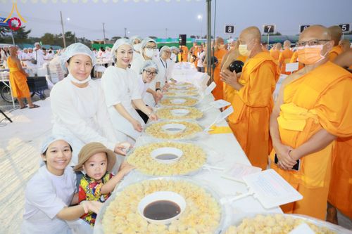 ภาพ No.118060:พิธีถวายภัตตาหารเป็นสังฆทาน แด่คณะพระธรรมยาตรา ปีที่ 12 วันที่ 24 มกราคม พ.ศ. 2567 ณ อนุสรณ์สถานบางนางแท่น จ.นครปฐม