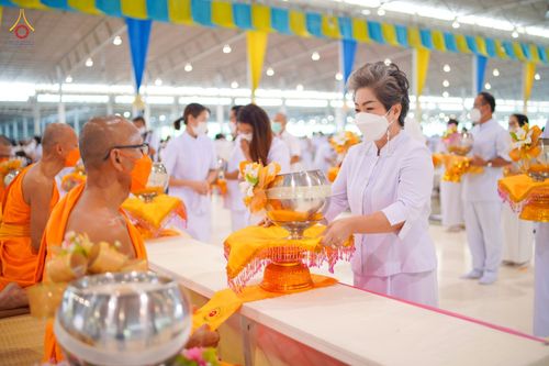 ภาพ No.76656:พิธีถวายโคมมาฆประทีป น้อมถวายเป็นพุทธบูชา แด่คณะพระภิกษุ สามเณร วัดพระธรรมกาย วันที่ 25 กุมภาพันธ์ พ.ศ. 2566