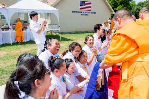 ภาพ No.234617:วันอาทิตย์ที่ 20 กรกฎาคม  พ.ศ.2568 พิธีทอดผ้าป่าภาคพื้นอเมริกา พิธีเจริญพระพุทธมนต์ ฉลองอาคารแก้วธรรมชัยรัตนอนันต์ วัดพระธรรมกายเทนเนสซี ประเทศสหรัฐอเมริกา