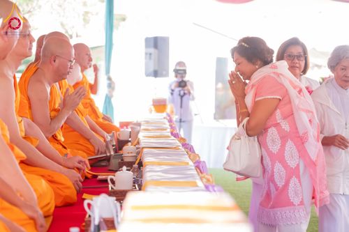 ภาพ No.179859:พิธีทอดกฐินบรมจักรพรรดิ สร้างอุโบสถ 80 ปี บูชาธรรมหลวงพ่อธัมมชโย ณ วัดพระธรรมกายแคลิฟอร์เนีย ประเทศสหรัฐอเมริกา วันอาทิตย์ที่ 10 พฤศจิกายน พ.ศ. 2567