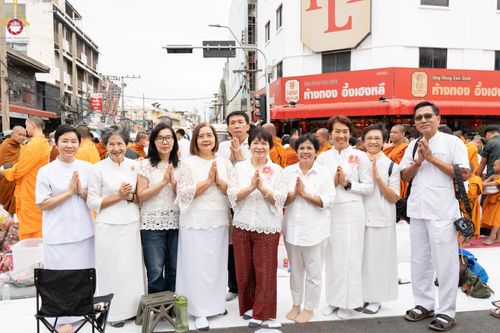 ภาพ No.126351:พิธีทำบุญเมืองนครราชสีมา ฉลอง 556 ปี ตักบาตรพระ 10,000 รูป ในวันเสาร์ที่ 2 มีนาคม พ.ศ.2567 ณ อนุสาวรีย์ท้าวสุรนารี จ.นครราชสีมา จัดโดย คณะสงฆ์จังหวัดนครราชสีมา ร่วมกับสำนักงานจังหวัดนครราชสีมา