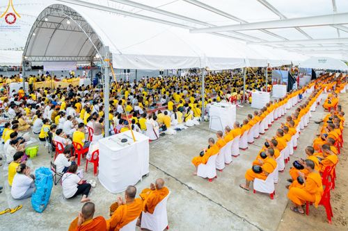 ภาพ No.146460:มหาสังฆทานถวายเป็นพุทธบูชาครั้งยิ่งใหญ่ โครงการทำบุญตักบาตร เพื่อถวายเป็นพระราชกุศล เนื่องในโอกาสมหามงคลเฉลิมพระชนมพรรษา พระบาทสมเด็จพระเจ้าอยู่ห้วฯ ทรงเจริญพระชนมพรรษา 6 รอบ 72 พรรษา