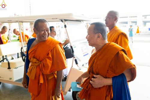 ภาพ No.235951:วันที่ 3 สิงหาคม พ.ศ. 2568 ภาพบรรยากาศ การต้อนรับปฎิสันถาร ของคณะสงฆ์ ในวันสมาธิโลก พิธีถวายมหาสังฆทาน 2,000 กว่าวัด ณ วัดพระธรรมกาย