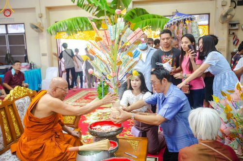 ภาพ No.165022:พิธีทอดกฐิน ณ วัดกลางเกาะระกำ ต.บ้านสร้าง อ.บางปะอิน จ.พระนครศรีอยุธยา ในโครงการกฐินสามัคคีทั่วไทย 30,000 วัด บูชาธรรม 80 ปี หลวงพ่อธัมมชโย โดยคณะศิษยานุศิษย์วัดพระธรรมกาย วันที่ 20 ตุลาคม พ.ศ. 2567