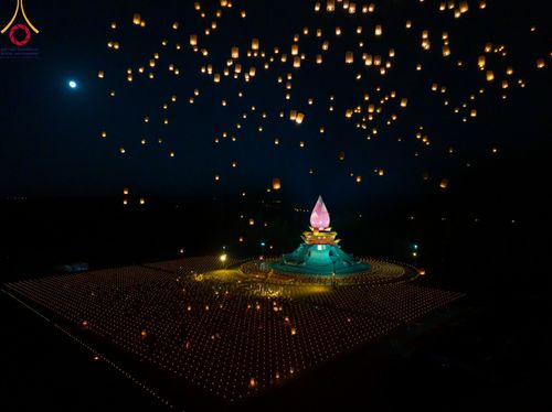 ภาพ No.97285:พิธีทอดผ้าป่า เพื่อสร้าง "ลานอเนกประสงค์พญานาค 4 ตระกูล" และพิธีจุดประทีปโคมลอย ลอยกระทง ถวายประทีปเป็นพุทธบูชา ณ พุทธอุทยานนานาชาติ จ.หนองคาย วันที่ 27 พฤศจิกายน พ.ศ. 2566