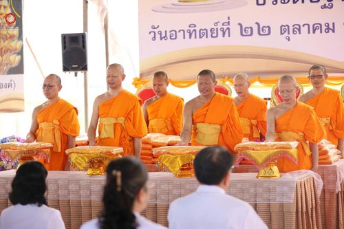 ภาพ No.91416:พิธีทอดผ้าป่ายกยอดดอกบัวสิริปทุมทิพย์  ประดิษฐาน ณ ปทุมเจดีย์  (เจดีย์พระพุทธเจ้า ๕ พระองค์) ณ ศูนย์อบรมเยาวชนจังหวัดปัตตานี 22 ตุลาคม พ.ศ.2566