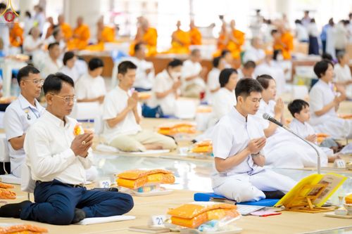 ภาพ No.136166:พิธีบุพเปตพลี ครั้งที่ 150 ร่วมอุทิศบุญให้แก่หมู่ญาติที่ล่วงลับไปแล้ว และสืบทอดอายุพระพุทธศาสนา วันอังคารที่ 7 พฤษภาคม พ.ศ. 2567 ( วันพระ แรม 14 ค่ำ เดือน 5 ) ณ หอฉันคุณยายอาจารย์ฯ วัดพระธรรมกาย