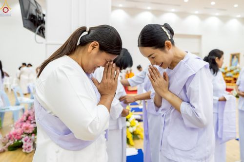 ภาพ No.242906:วันที่ 29-31 สิงหาคม พ.ศ. 2568 องค์กรภาคีเครือข่าย “บวร” (บ้าน-วัด-โรงเรียน-ราชการ) อ.คลองหลวง จัดบวชอุบาสิกาแก้ว ถวายพระราชกุศลแด่สมเด็จพระพันปีหลวง - กตัญญูบูชาแด่ผู้มีพระคุณ