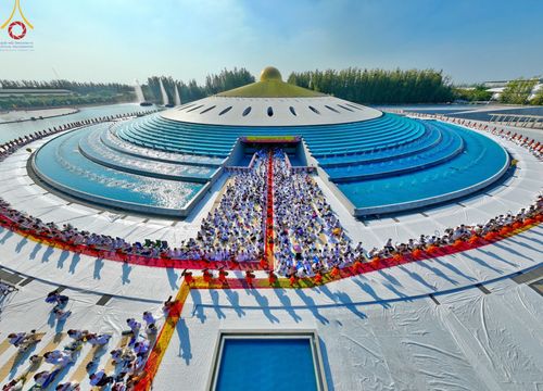 ภาพ No.188440:พิธีต้อนรับพระธรรมยาตรา ในโครงการธรรมยาตรา กตัญญูบูชา มหาปูชนียาจารย์ พระมงคลเทพมุนี(สด จนฺทสโร) พระผู้ปราบมาร อนุสรณ์สถาน 7 แห่ง ปีที่ 13 วันที่ 2 มกราคม พ.ศ. 2568 ณ วัดพระธรรมกาย จ.ปทุมธานี