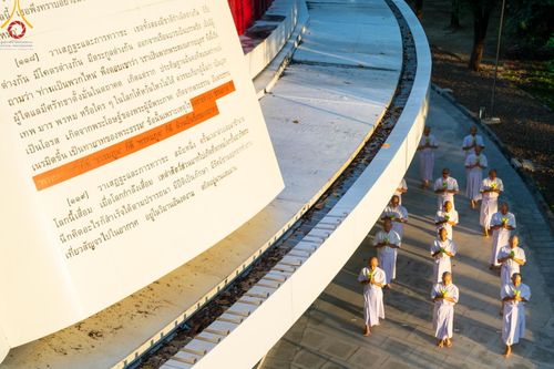 ภาพ No.159718:พิธีตัดปอยผมปลงผมนาคธรรมทายาท, พิธีบรรพชาอุปสมบทหมู่ โครงการอุปสมบทหมู่บูชาธรรม 140 ปี พระมงคลเทพมุนี (สด จนฺทสโร) ณ โบสถ์พระไตรปิฏก วัดพระธรรมกาย วันเสาร์ที่ 5 ตุลาคม พ.ศ. 2567