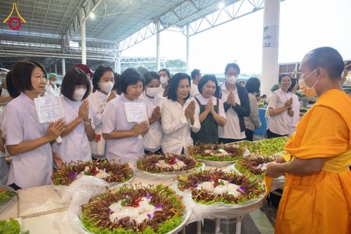 ภาพ No.202321:พิธีถวายภัตตาหารเป็นสังฆทาน แด่พระธรรมยาตรา ณ วัดพระธรรมกาย ตำบลคลองสาม อำเภอคลองหลวง จังหวัดปทุมธานี ในโครงการธรรมยาตรา กตัญญูบูชา มหาปูชนียาจารย์ พระมงคลเทพมุนี(สด จนฺทสโร) พระผู้ปราบมาร อนุสรณ์สถาน 7 แห่ง ปีที่ 13 วันที่ 27 มกราคม พ.ศ. 2568