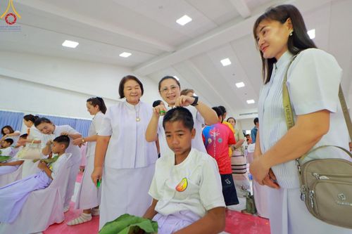 ภาพ No.213800:วันเสาร์ที่ 29 มีนาคม พ.ศ. 2568 พิธีตัดปอยผม ขอขมาผู้ปกครอง มอบบาตร-ผ้าไตร และพิธีบรรพชาสามเณร ณ ศูนย์ปฏิบัติธรรมจังหวัดระยอง (บ้านช่องลม) ต.บางบุตร อ.บ้านค่าย จ.ระยอง