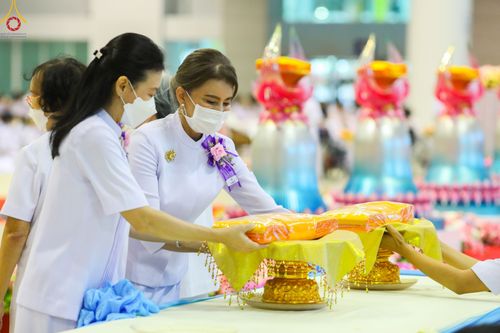 ภาพ No.88967:พิธีทอดผ้าป่าสมทบกฐินครั้งที่ 2 วันศุกร์ที่ 29 กันยายน พ.ศ. 2566 วันเพ็ญขึ้น 15 ค่ำ เดือน 10 ณ ห้องแก้วสารพัดนึก 1 วัดพระธรรมกาย