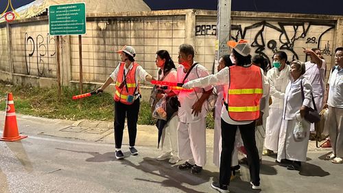 ภาพ No.116969:V.16 เป็นทีม การเตรียมงาน เก็บงาน การรับบุญของเจ้าหน้าที่หน่วยงานต่างๆ เพื่อโครงการธรรมยาตรา กตัญญูบูชามหาปูชนียาจารย์ พระมงคลเทพมุนี (สด จนฺทสโร) พระผู้ปราบมาร อนุสรณ์สถาน 7 แห่ง ปีที่ 12 ระหว่างวันที่ 2 - 31 มกราคม พ.ศ. 2567