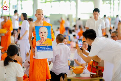 ภาพ No.134995:พิธีถวายบาตรแด่นาคธรรมทายาท ในโครงการบรรพชาสามเณรฟื้นฟูพระพุทธศาสนาทั่วไทย ณ สภาธรรมกายสากล วัดพระธรรมกาย จ.ปทุมธานี วันเสาร์ที่ 6 เมษายน พ.ศ. 2567